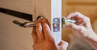 Установка и замена дверной ручки в Одинцове от 280 руб. – Мастер24, монтаж фурнитуры, недорого