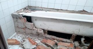 Демонтаж ванны в Одинцове от Мастер24 — быстро, недорого, вывоз старой ванны от 1036 руб.